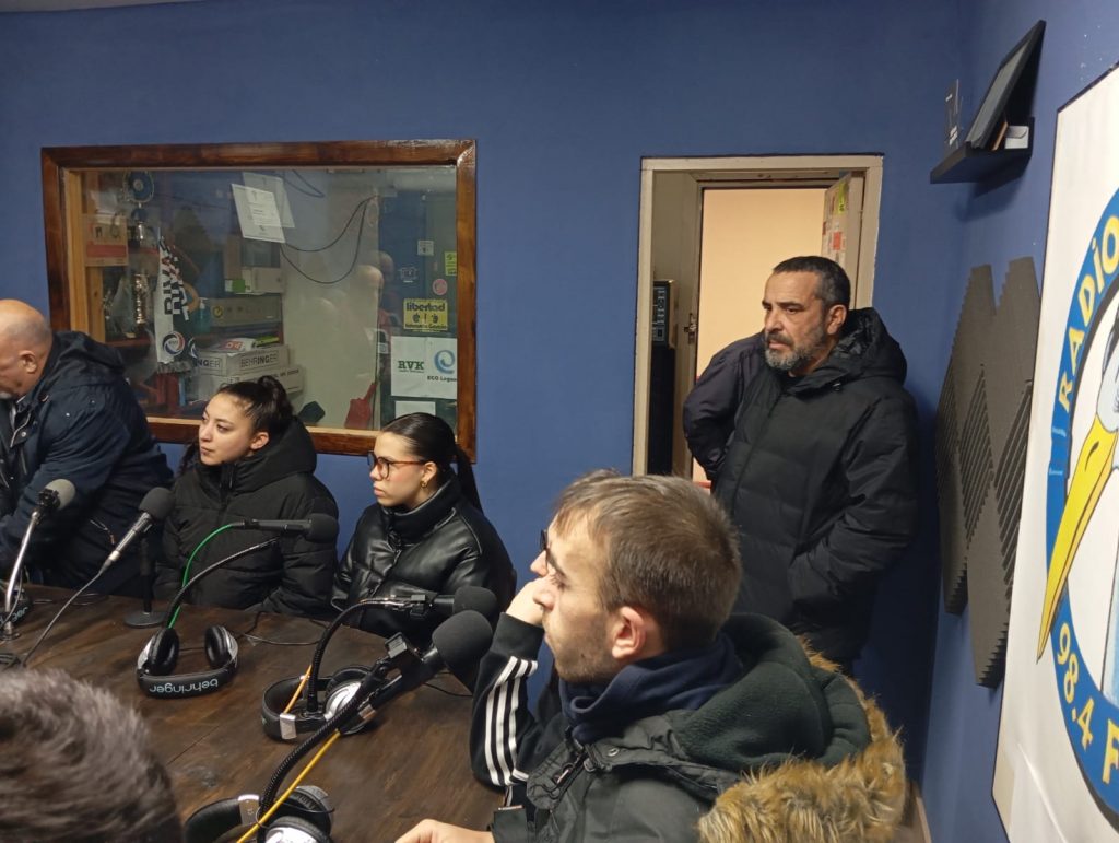 WhatsApp-Image-2025-12-16-at-19.31.26-2-1024x771 De visita a Radio CigüeñaLos alumnos y profesores del CEPA visitan Radio Cigüeña 🎙️