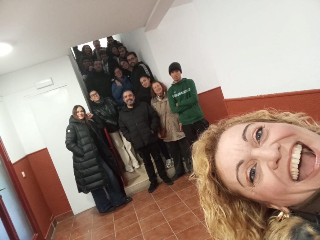 WhatsApp-Image-2025-12-16-at-19.31.27-2-1024x768 De visita a Radio CigüeñaLos alumnos y profesores del CEPA visitan Radio Cigüeña 🎙️