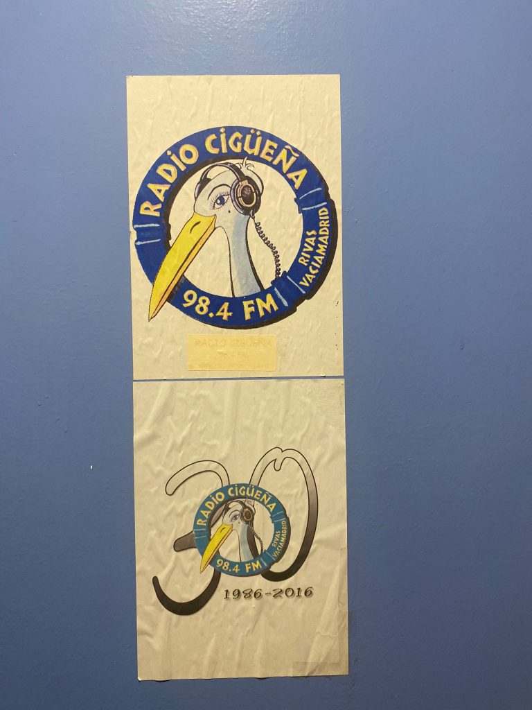 WhatsApp-Image-2025-12-16-at-21.37.56-1-768x1024 De visita a Radio CigüeñaLos alumnos y profesores del CEPA visitan Radio Cigüeña 🎙️