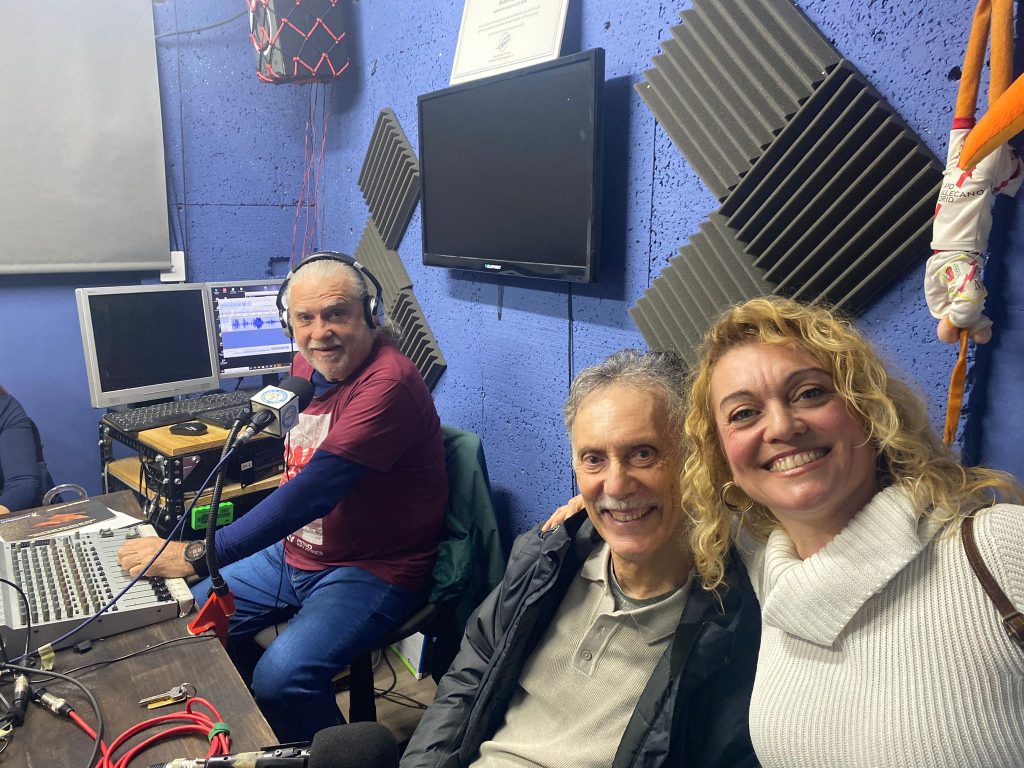 WhatsApp-Image-2025-12-16-at-21.38.00-1-1024x768 De visita a Radio CigüeñaLos alumnos y profesores del CEPA visitan Radio Cigüeña 🎙️