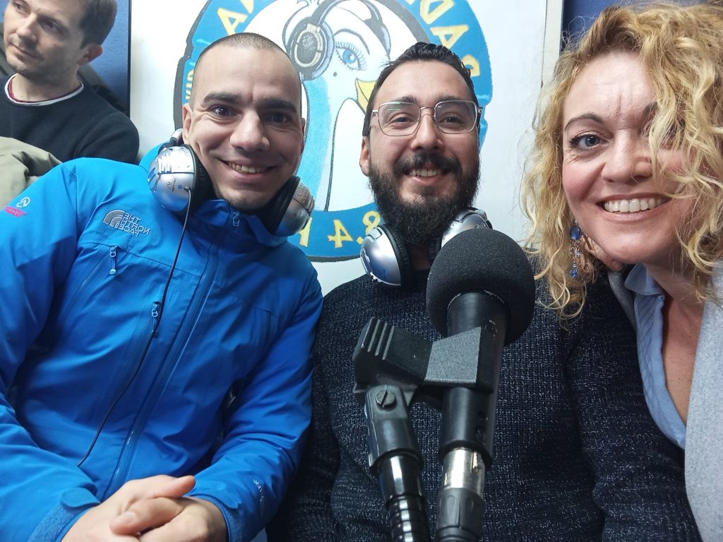WhatsApp-Image-2025-12-18-at-11.50.14-1024x768 De visita a Radio CigüeñaLos alumnos y profesores del CEPA visitan Radio Cigüeña 🎙️