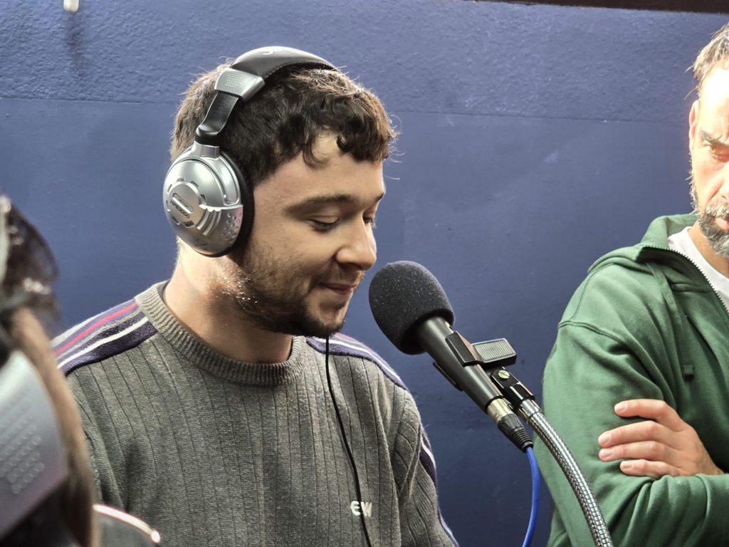 WhatsApp-Image-2025-12-18-at-14.16.17-2-1024x768 De visita a Radio CigüeñaLos alumnos y profesores del CEPA visitan Radio Cigüeña 🎙️