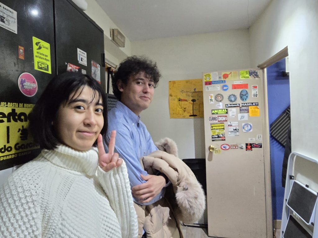 WhatsApp-Image-2025-12-18-at-14.16.18-3-1024x768 De visita a Radio CigüeñaLos alumnos y profesores del CEPA visitan Radio Cigüeña 🎙️